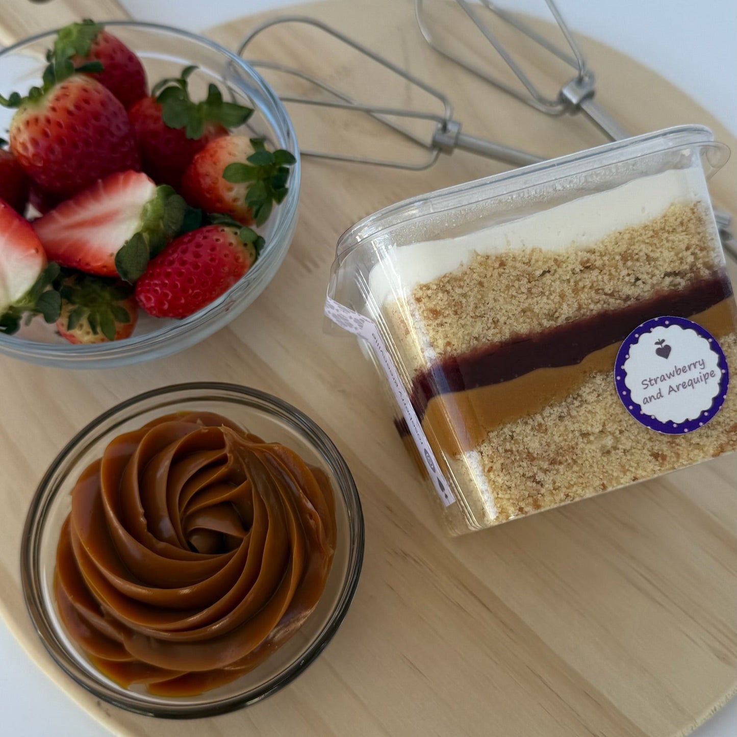 Strawberry and Arequipe Cake Jar