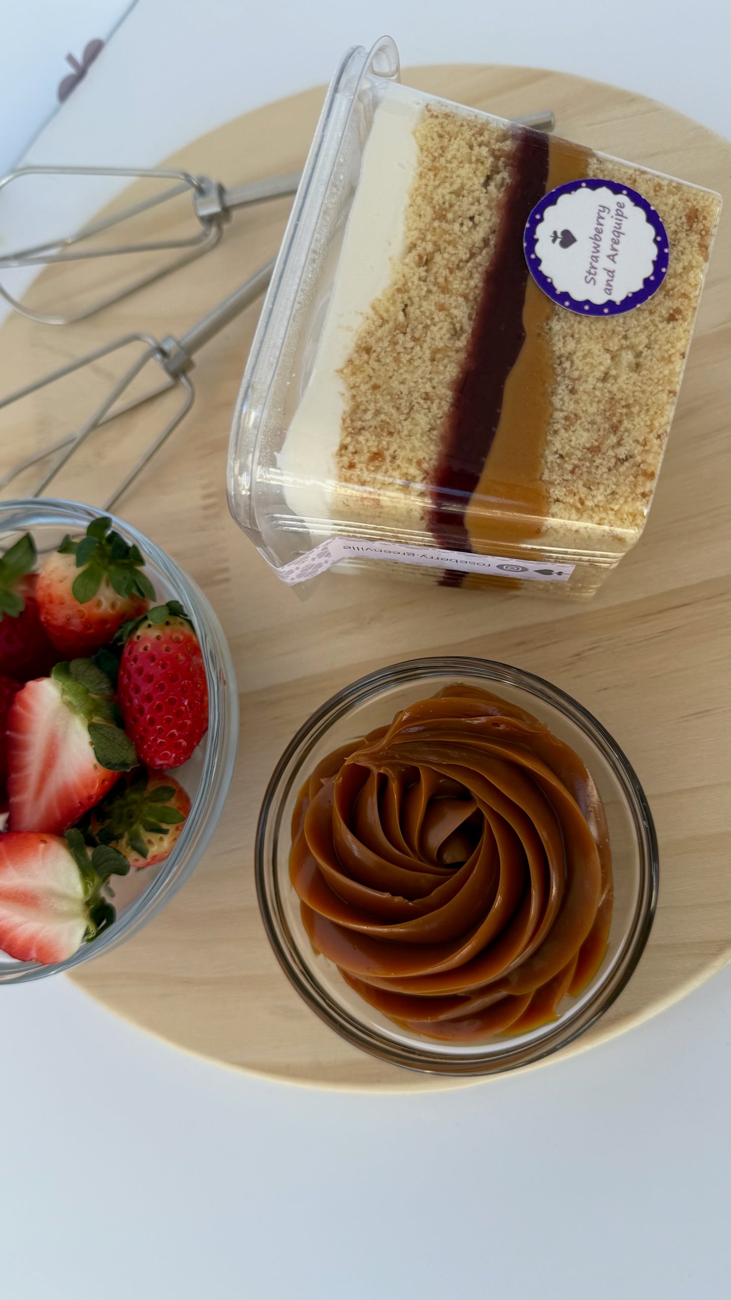 Strawberry and Arequipe Cake Jar